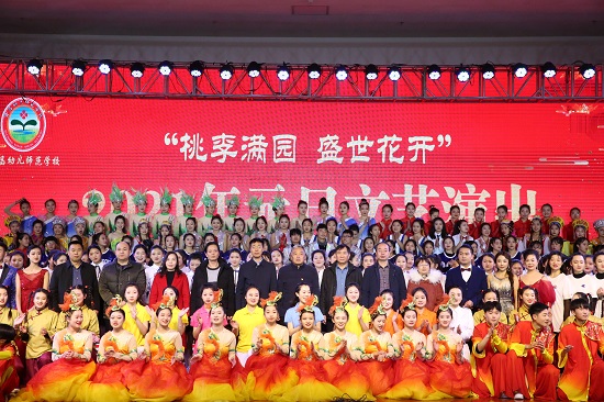 領(lǐng)導大合影X.jpg 領(lǐng)導大合影X.jpg