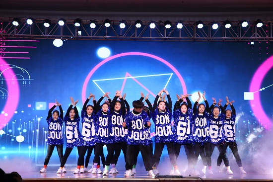 013流行舞《繼續奏樂(lè )繼續舞》X.jpg